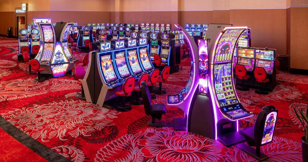 The World of Casinos: Unraveling the Allure and Dynamics